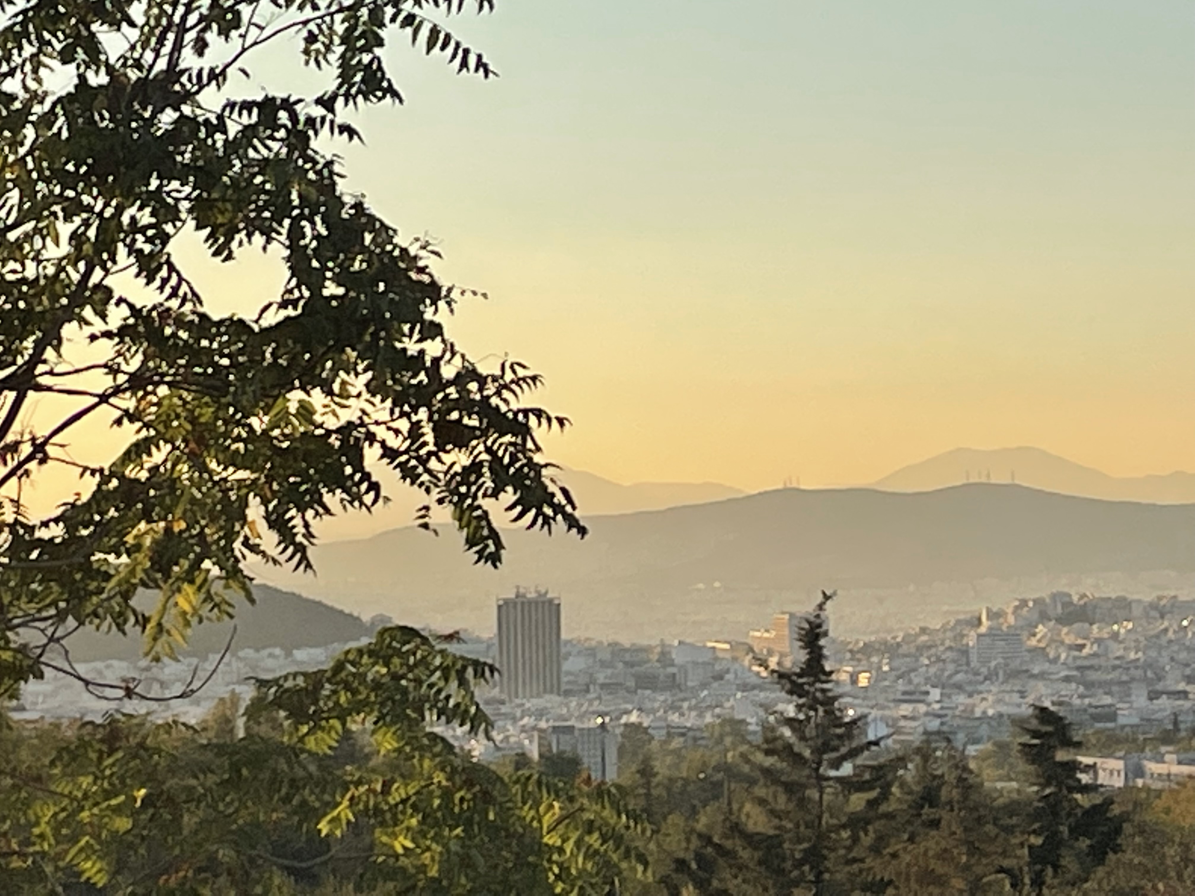 Πόσο υπερεκτιμημένη είναι η αγορά κατοικίας στην Ελλάδα